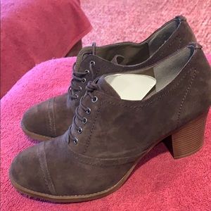 Tignanello new Lace up shooties in brown size 10M
